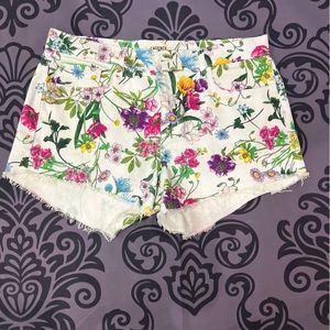 L’agence Jean shorts on shorts It says size 25, but they about size 27